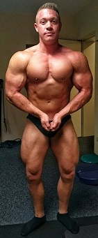 Bodybuilder Philipp Schmitz beim posen