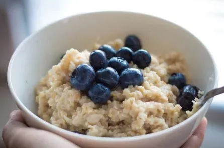 Porridge aus Haferflocken