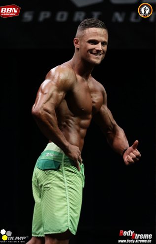 Markus Kremer Mens Physique Athlet Posing